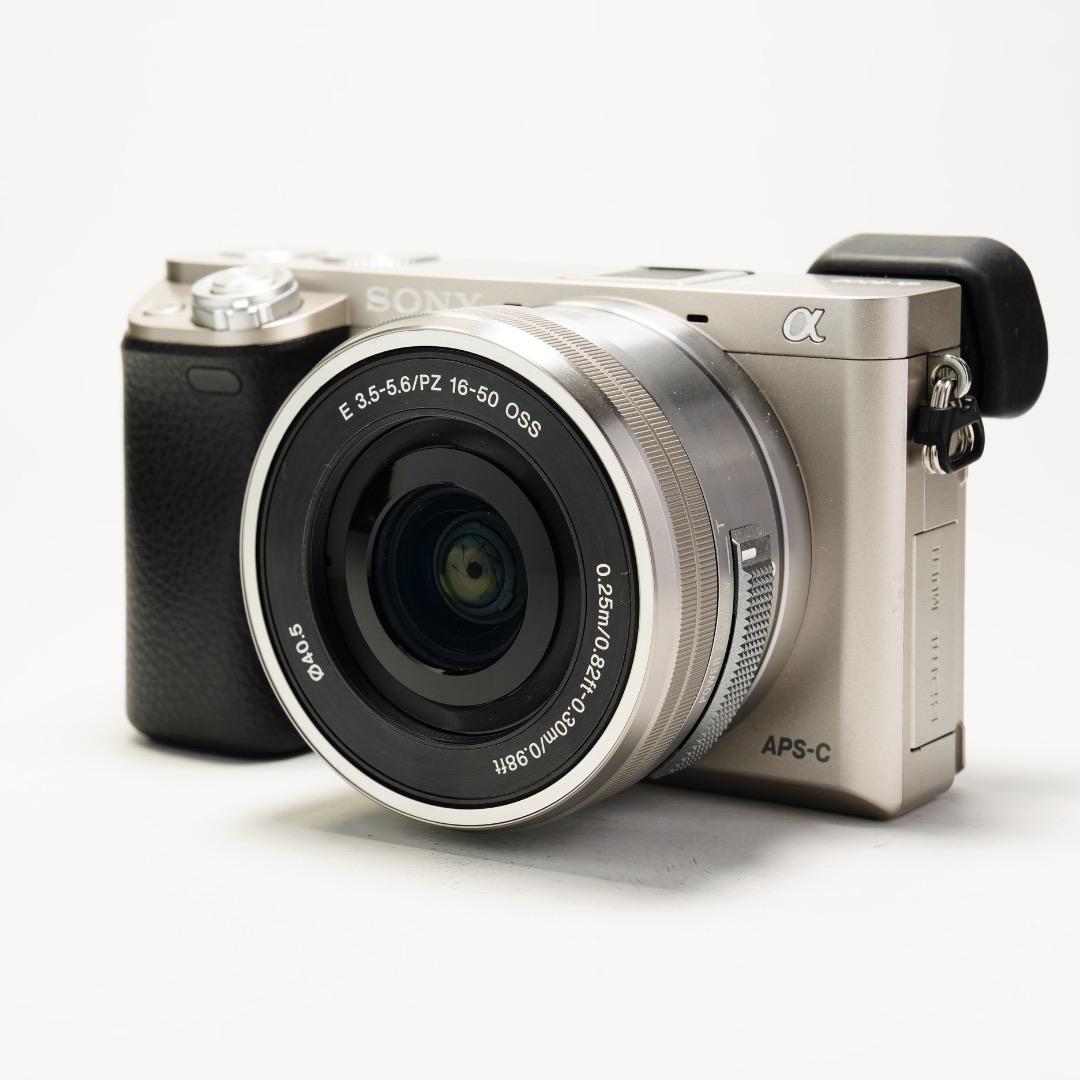 SONY 真・α6000 ダブルズームレンズキット シルバー バッテリー2個