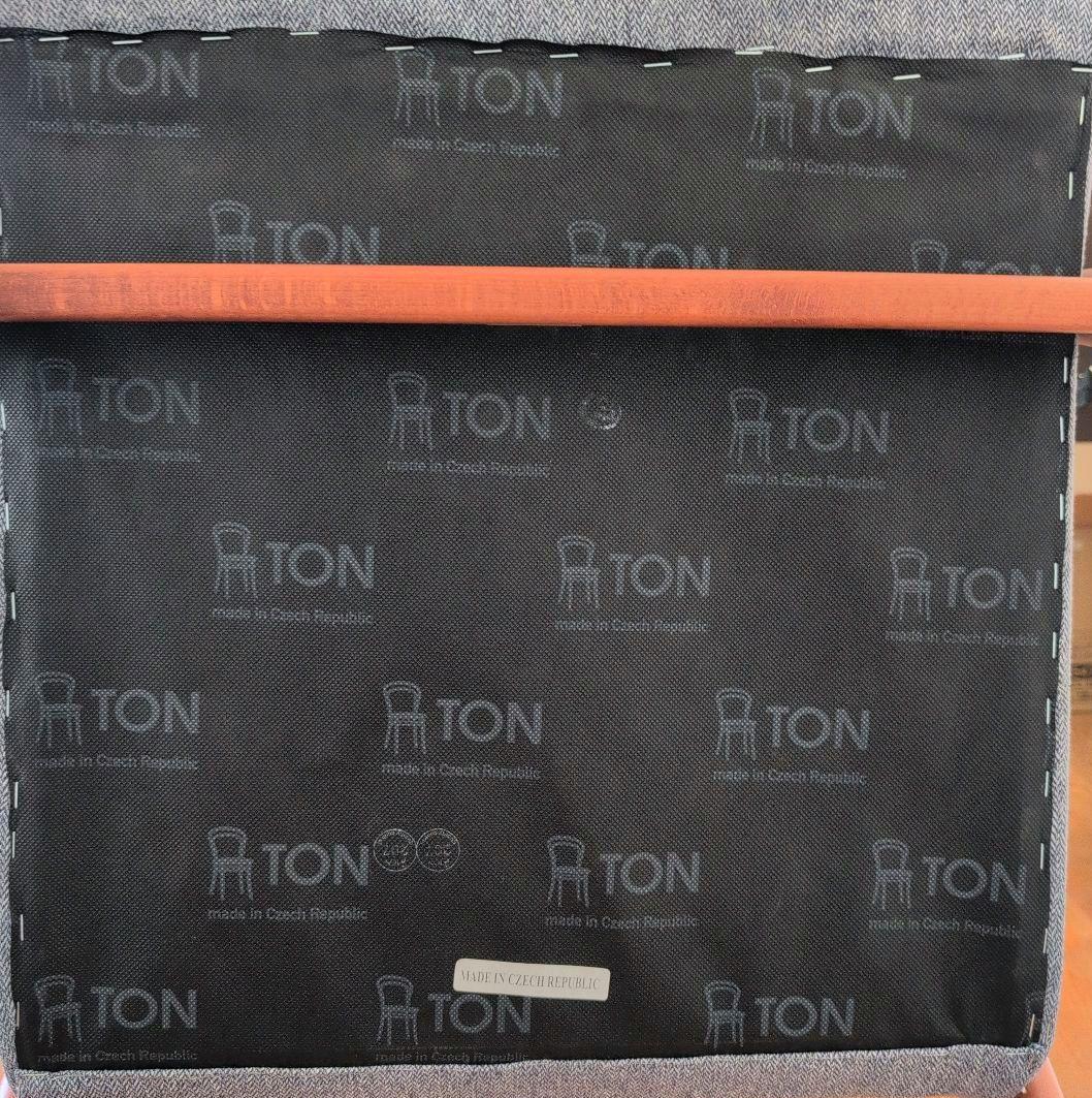 TON ウニコ　グレー ラウンジチェア 木製脚　ハイバックチェア