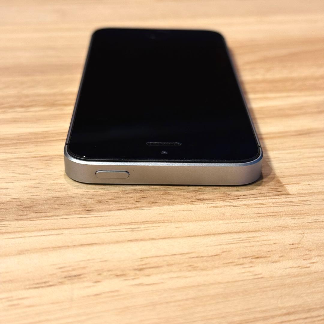 a*3様 【美品】iPhone SE 第1世代 64GB シルバー【SIMロック