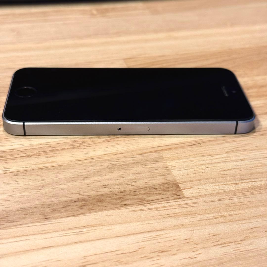 a*3様 【美品】iPhone SE 第1世代 64GB シルバー【SIMロック