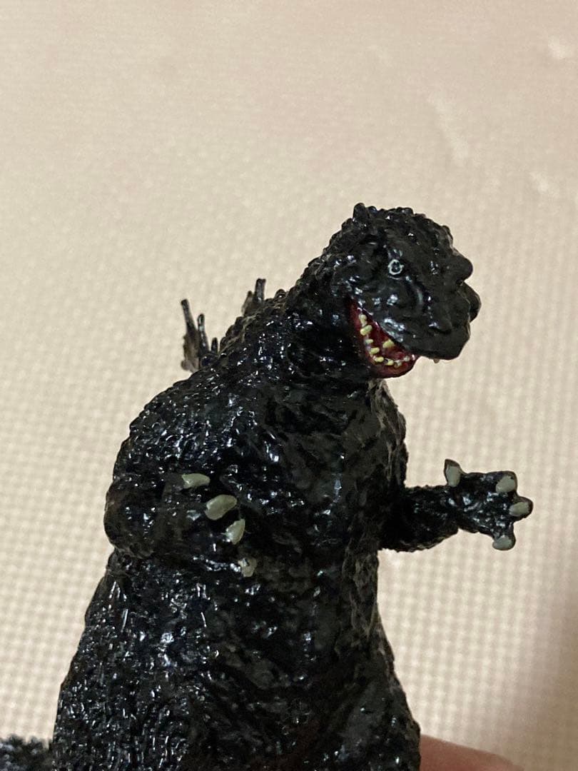 初代ゴジラ　鉄製610g木製台座付き