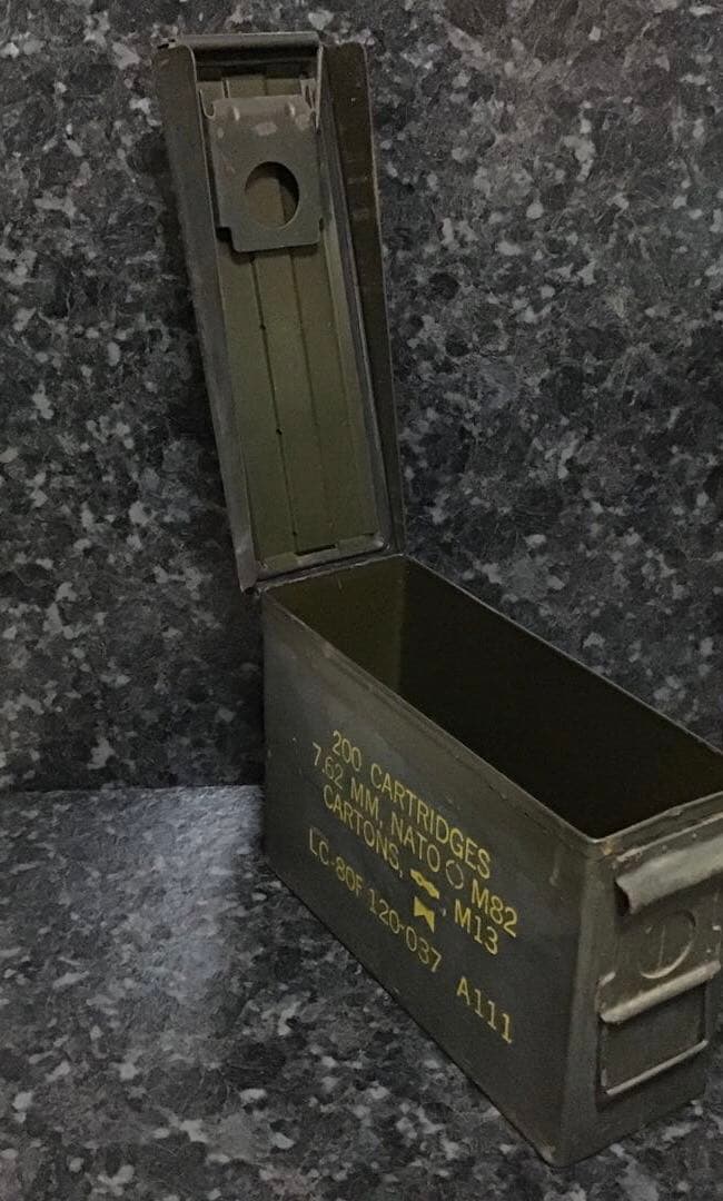 銃弾ケース　サバゲー小物入れ　ビンテージのスチールボックス