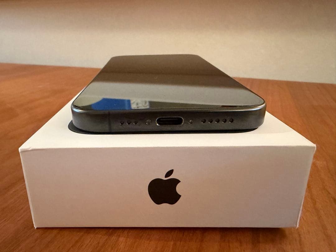 Apple iPhone 15pro ブラックチタニウム 本体