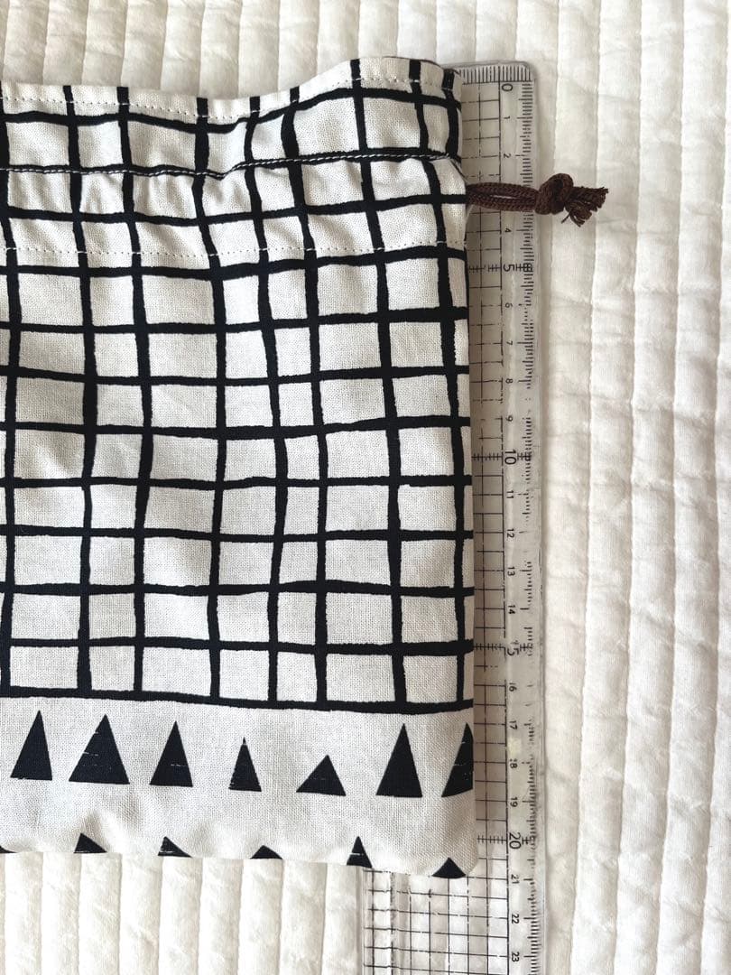 専用★new★ハンドメイド✳︎ 巾着　トライアングル✖️チェック　北欧柄　モノトーン