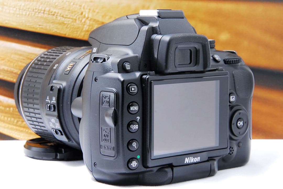 【美品】ニコン Nikon D5000 一眼レフ ショット数1855 スマホ転送