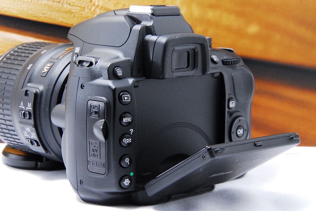 【美品】ニコン Nikon D5000 一眼レフ ショット数1855 スマホ転送