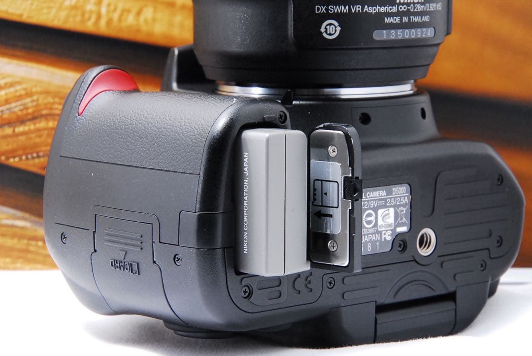 【美品】ニコン Nikon D5000 一眼レフ ショット数1855 スマホ転送