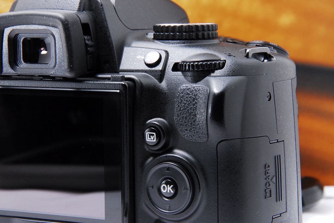 【美品】ニコン Nikon D5000 一眼レフ ショット数1855 スマホ転送