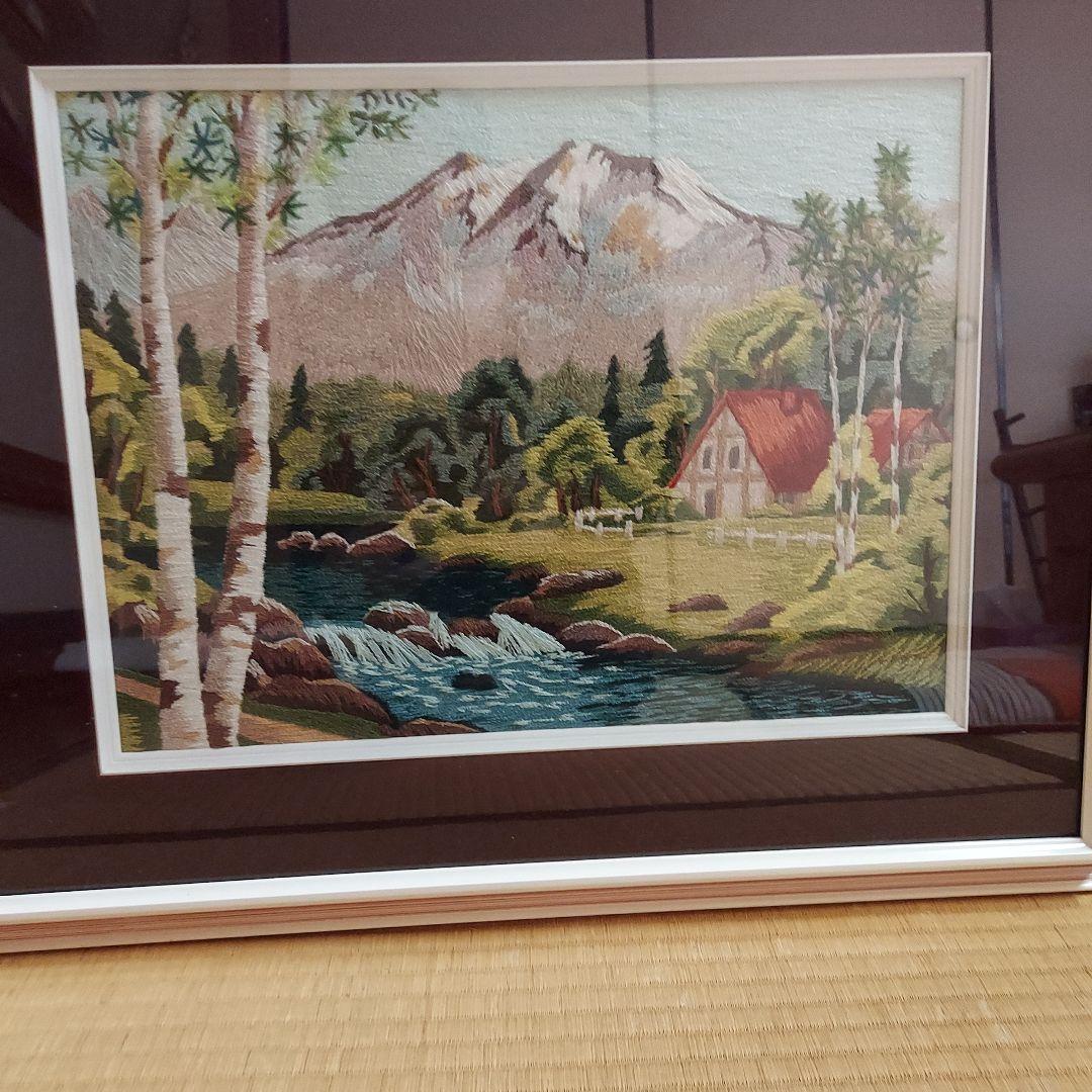 刺繍風景画 /残雪山並み/白樺林/川の流れ/村落建物