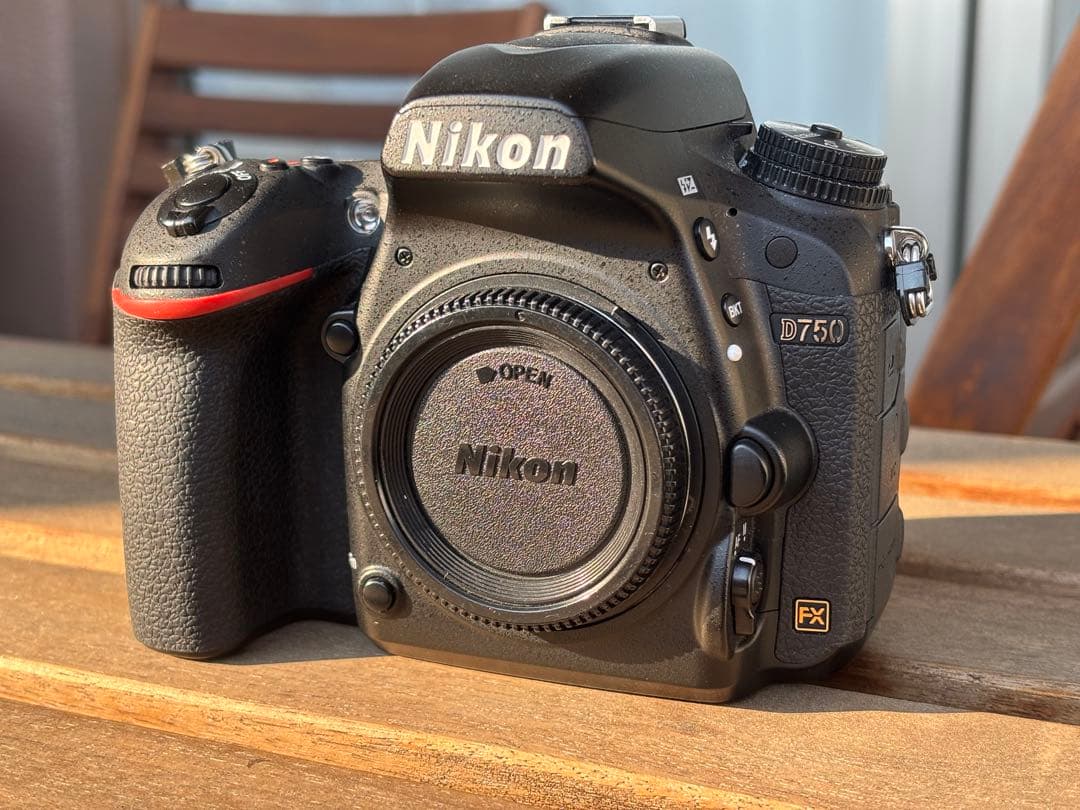 Nikon D750 デジタル一眼レフカメラ+MB-16 縦位置撮影用付き