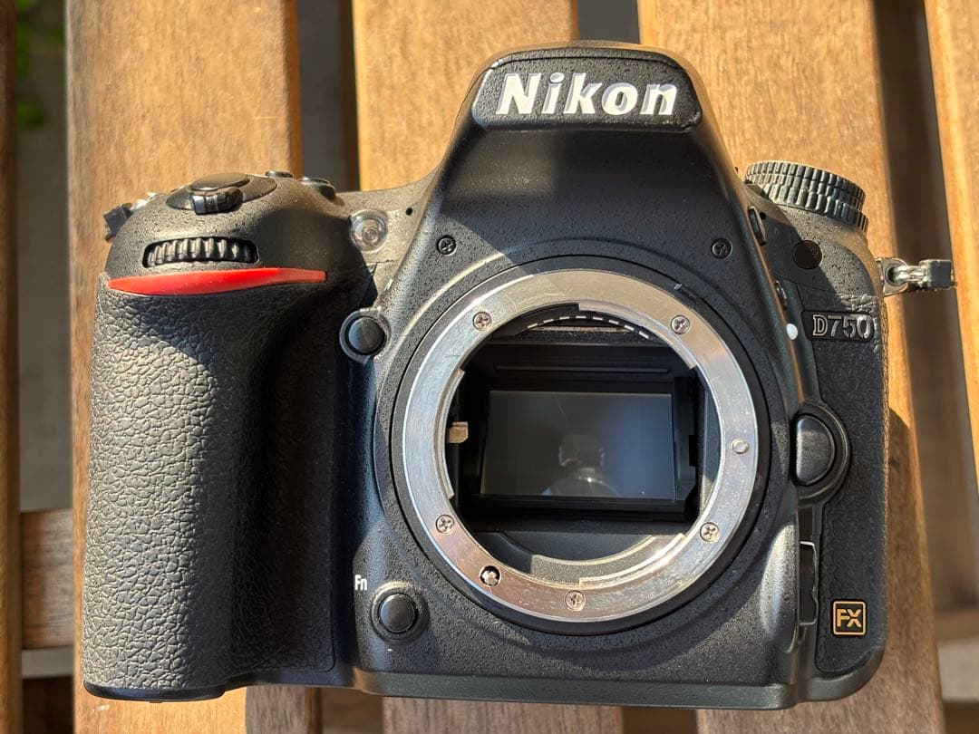 Nikon D750 デジタル一眼レフカメラ+MB-16 縦位置撮影用付き