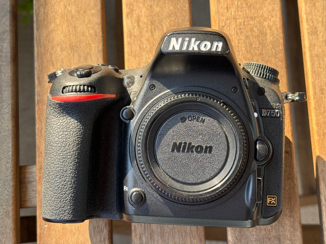 Nikon D750 デジタル一眼レフカメラ+MB-16 縦位置撮影用付き