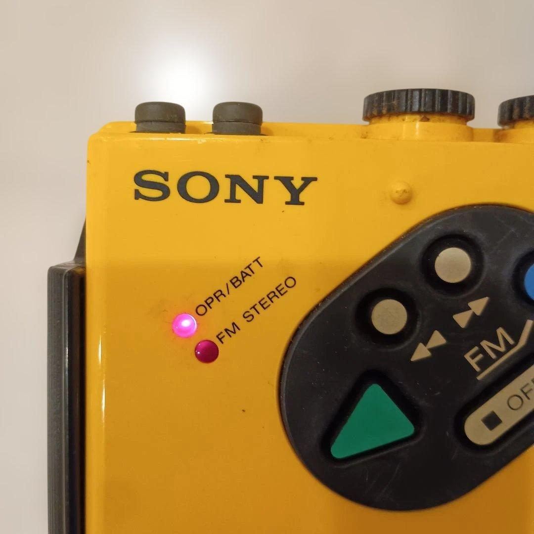★激レアSONY SPORTS WALKMAN FM イエロー　ジャンク品★
