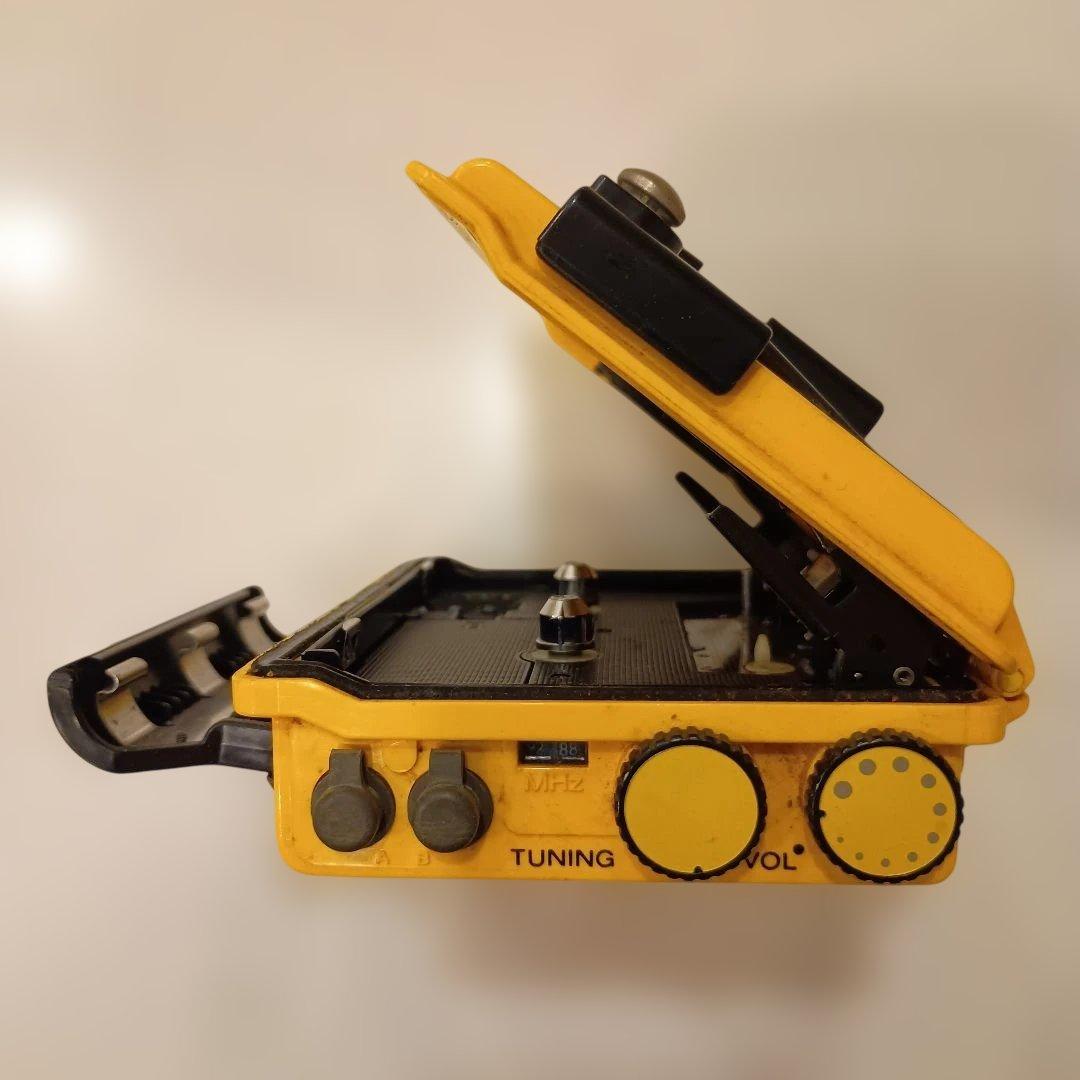 ★激レアSONY SPORTS WALKMAN FM イエロー　ジャンク品★
