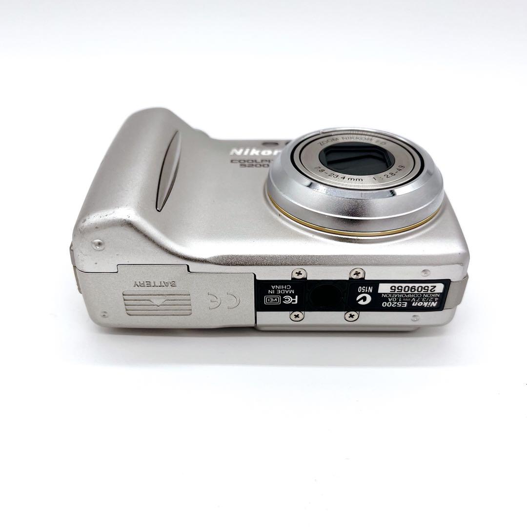 Nikon COOLPIX 5200 シルバー コンパクトデジタルカメラ　箱付