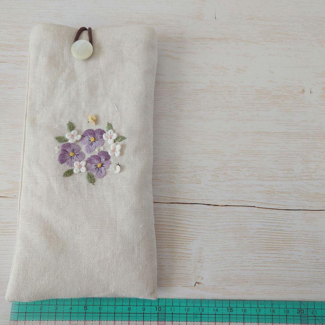 手刺繍入　貝ボタン付き メガネケース/ペンケース【スミレと蝶々】