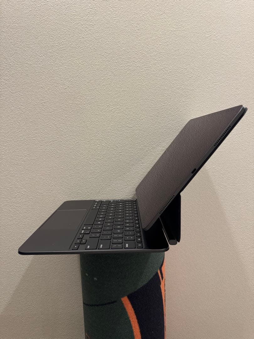 美品 13インチiPad Pro（M4）用Magic Keyboard （US)