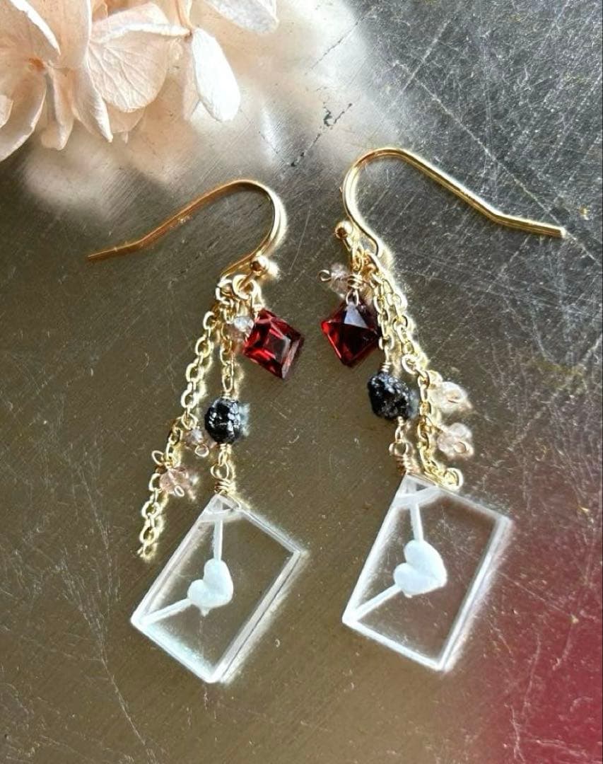 水晶レターカービング＆ブラックダイヤモンド＆高品質ガーネットローゼンジのピアス