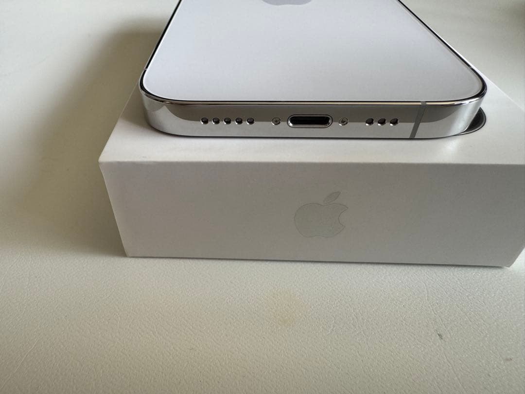 超美品　iPhone14pro 256GB ios26.1 SIMフリー