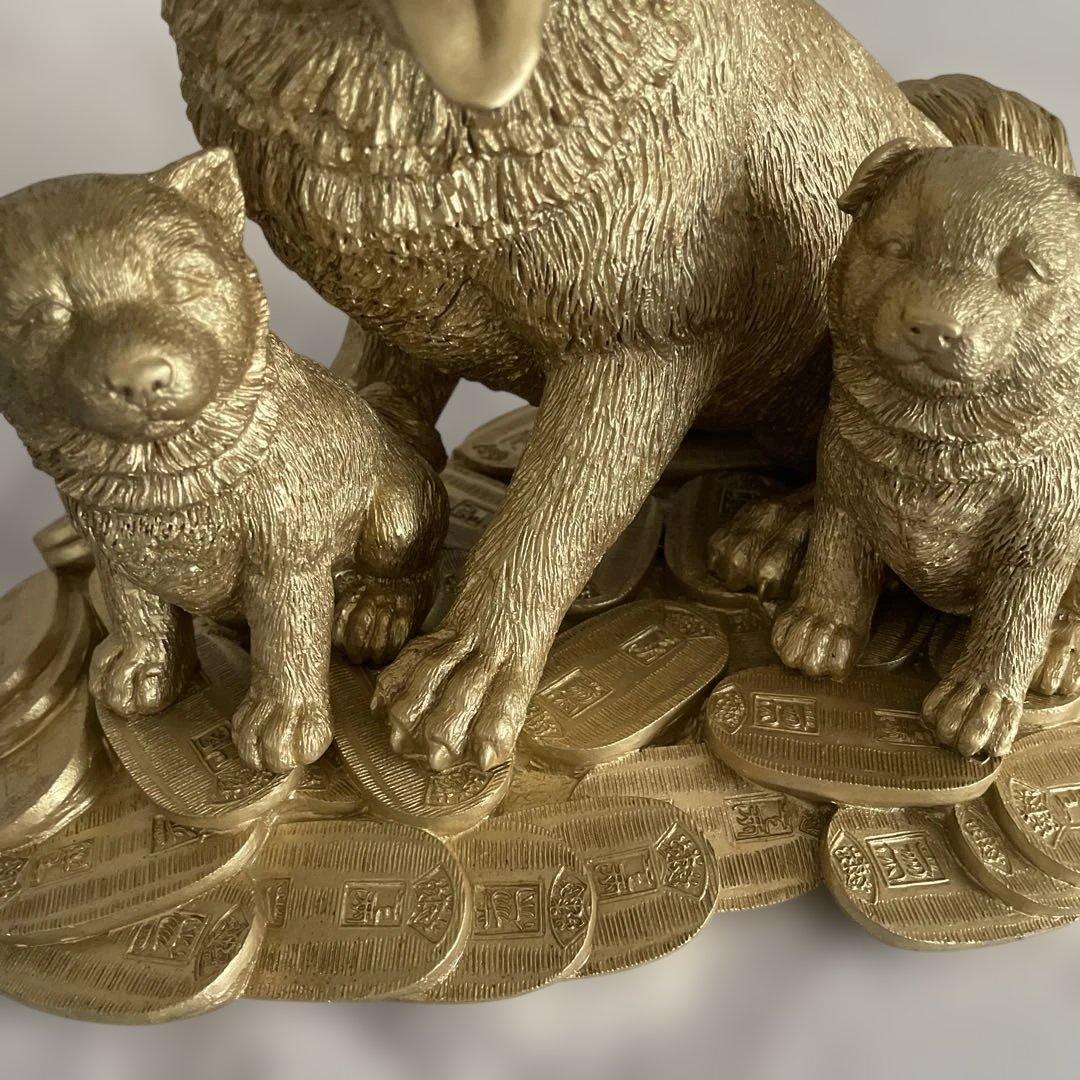 金属製ゴールド犬と子犬の彫刻