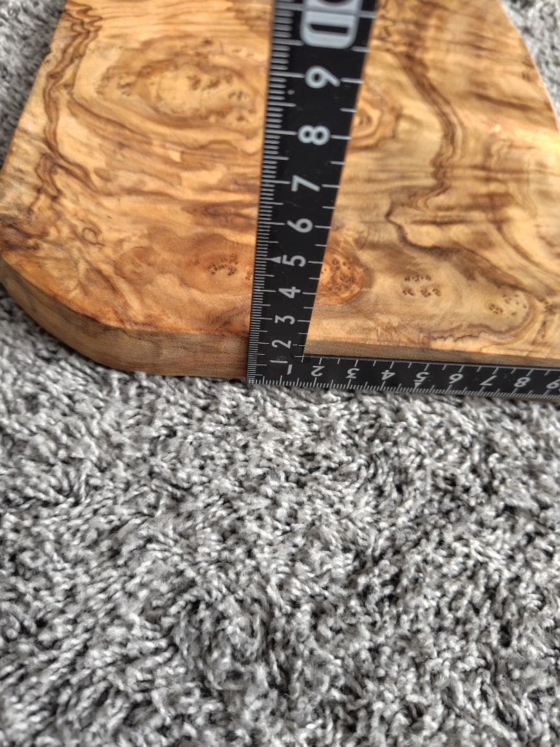 ずっしり重め　アルテレニョ カッティングボード オリーブウッド　イタリア製