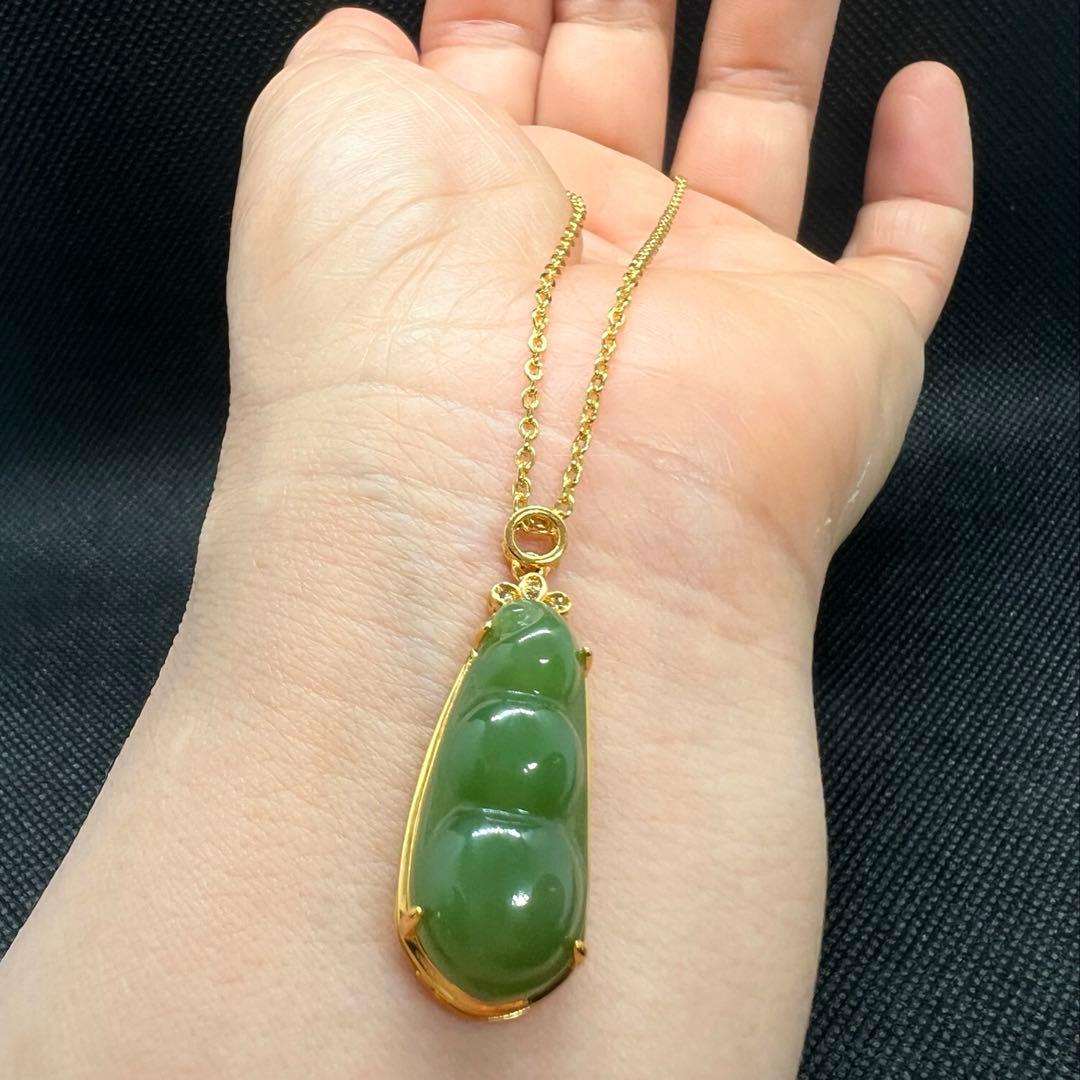 18k使用和田玉翡翠グリーン枝豆型のペンダントトップ　海外鑑定書付きAB1093