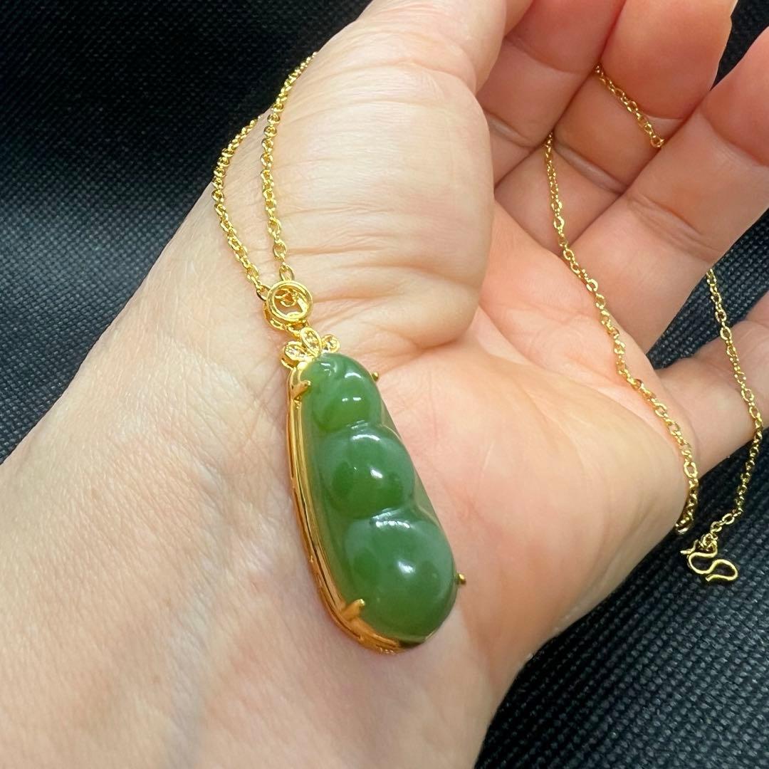 18k使用和田玉翡翠グリーン枝豆型のペンダントトップ　海外鑑定書付きAB1093