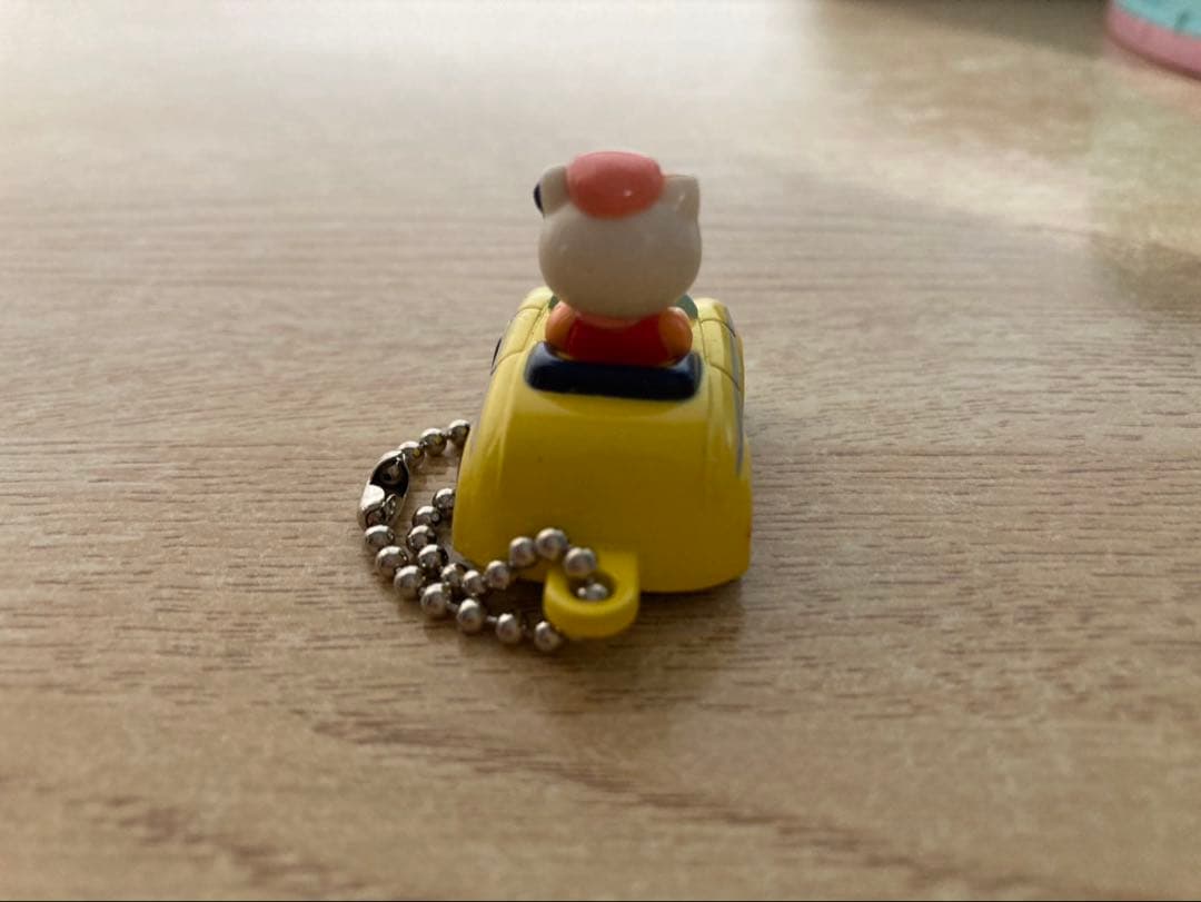 ハローキティキーホルダーミニカー