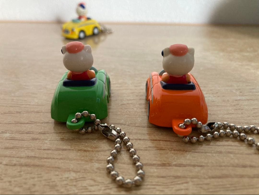 ハローキティキーホルダーミニカー