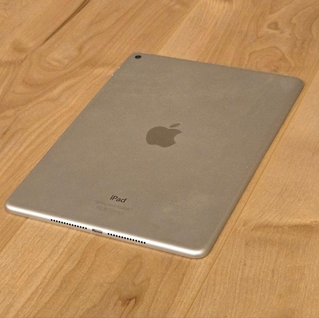 も*ん様 iPad Air 2 シルバー 64GB A1566