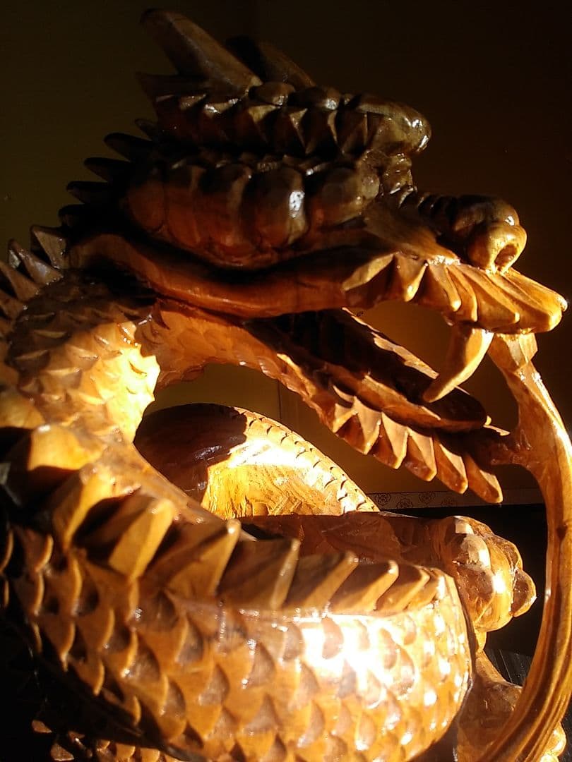 ドラゴンの木製彫刻 約30cm