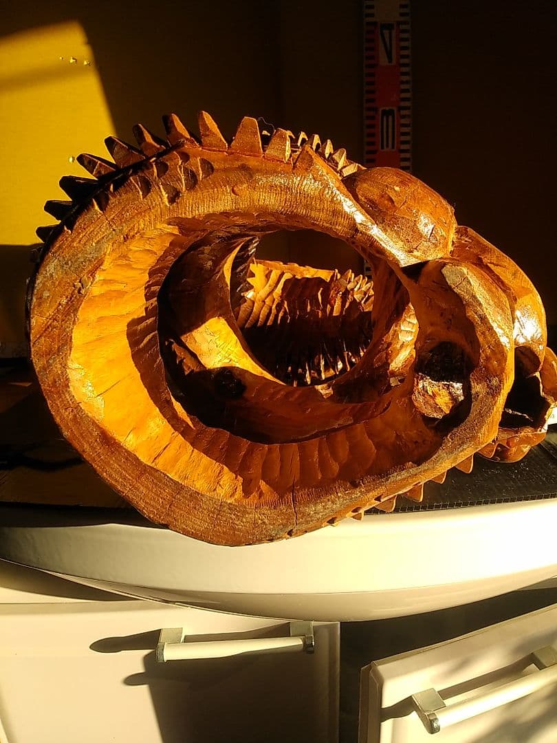 ドラゴンの木製彫刻 約30cm