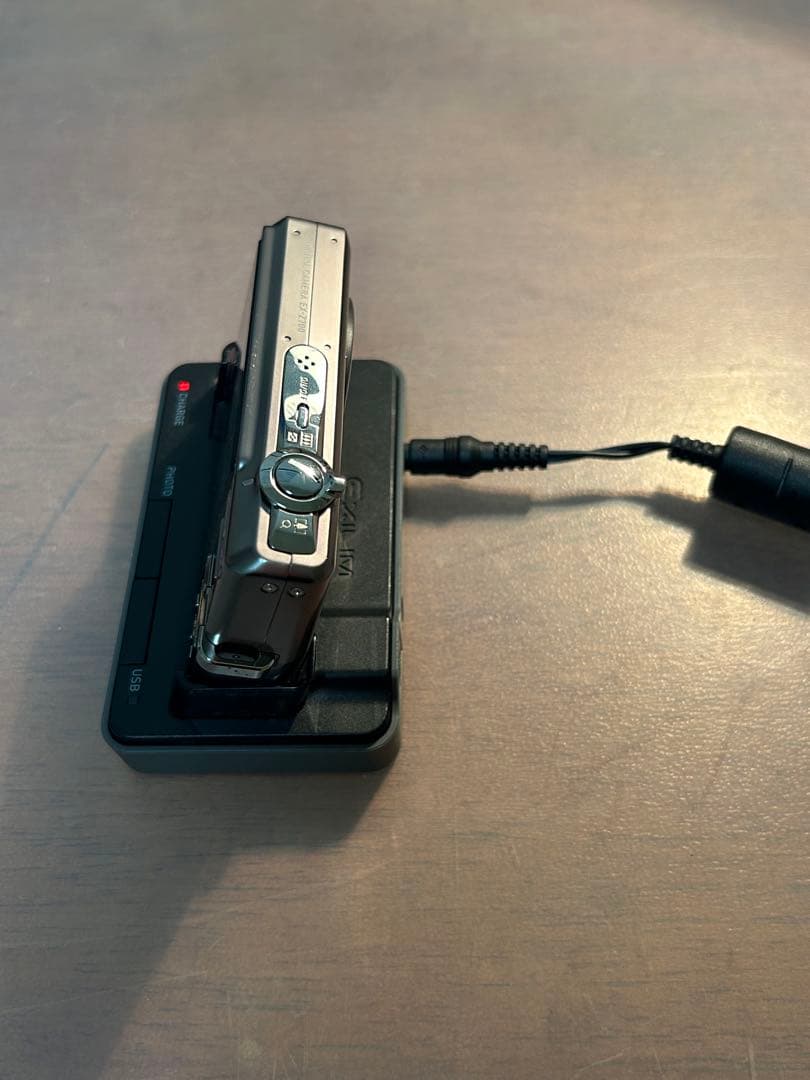 動作確認済みCASIO EXILIM EX-Z700シルバークルードル付