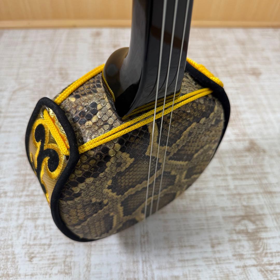三線 本皮 本革 蛇皮 蛇革 三味線 琉球 沖縄　付属品多数