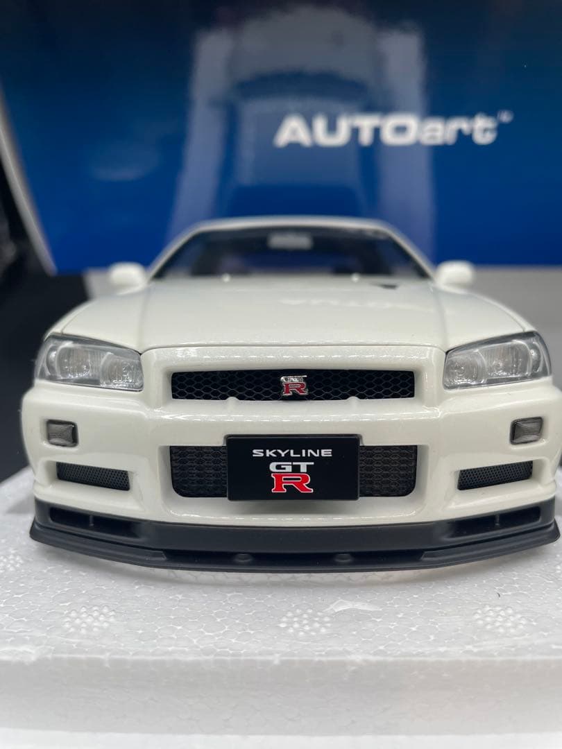 AUTOart Nissan Skyline GT-R R34 ホワイト