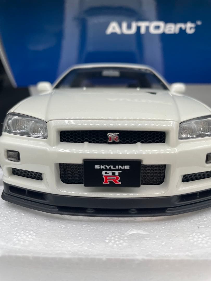 AUTOart Nissan Skyline GT-R R34 ホワイト