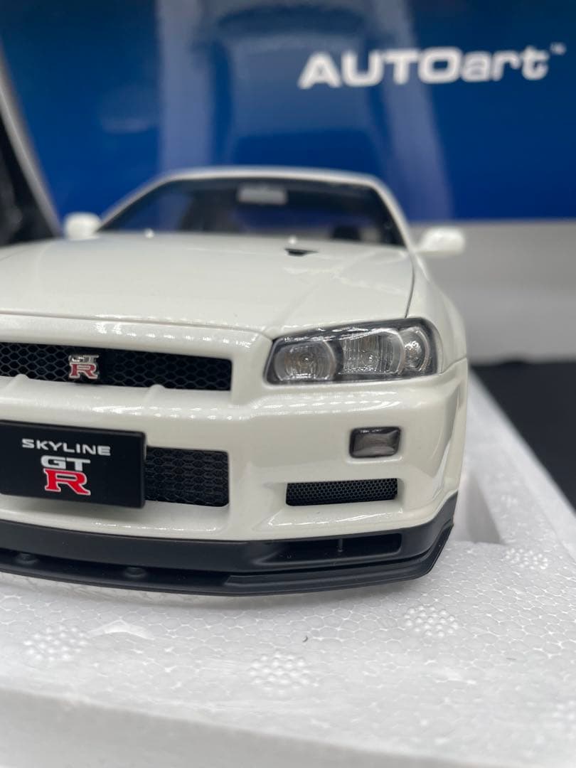 AUTOart Nissan Skyline GT-R R34 ホワイト
