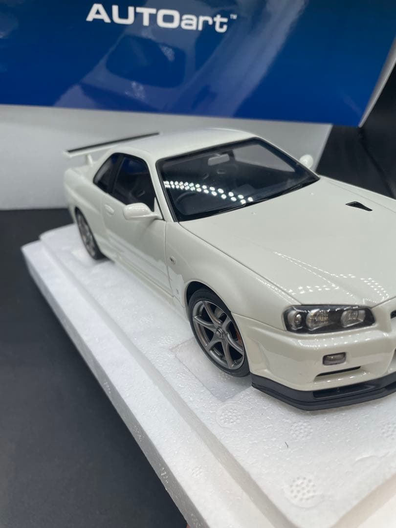 AUTOart Nissan Skyline GT-R R34 ホワイト