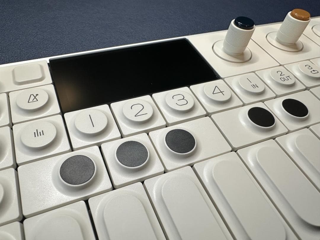 Teemage Engineering OP-1 field おまけ付き