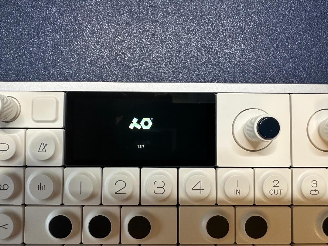 Teemage Engineering OP-1 field おまけ付き