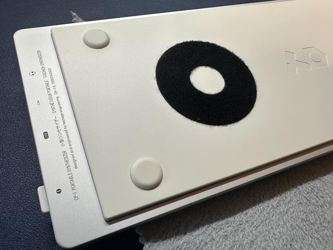 Teemage Engineering OP-1 field おまけ付き