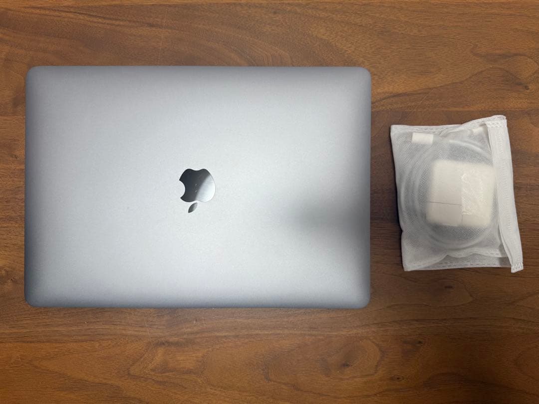 美品❗️MacBook Air 2020 M1チップ　512GB スペースグレイ
