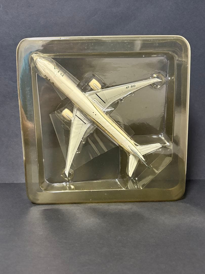 航空機・ヘリコプター 1/400 PIA B777-300ER Platinum Series