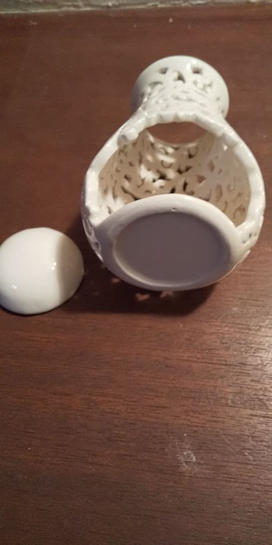 唐草透かし彫りアロマポット