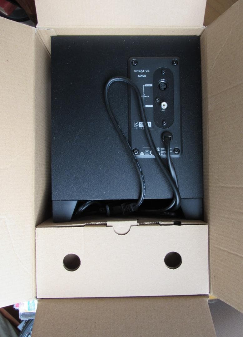 Creative スピーカー　SBS A250 2.1ch スピーカーシステム