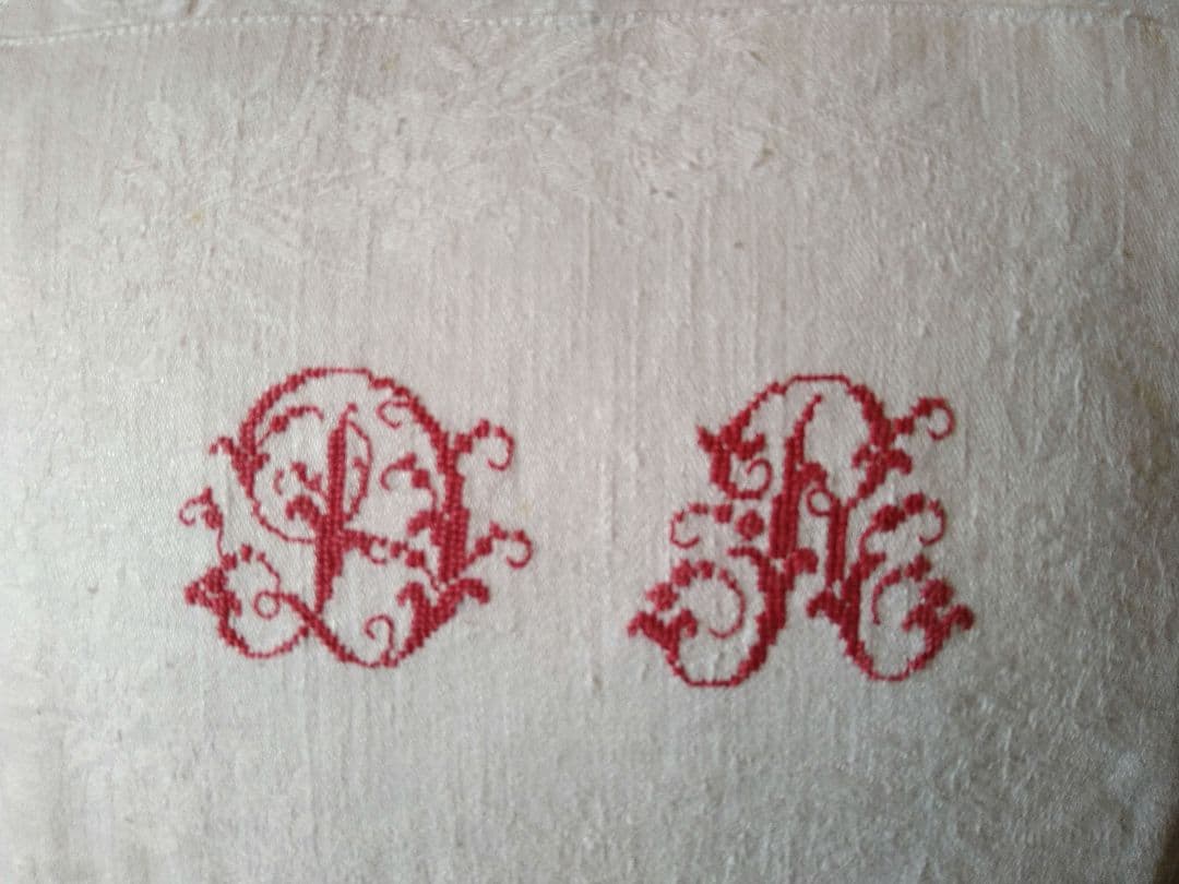 ※限定品※フランスアンティーク　イニシャル手刺繍　クッション