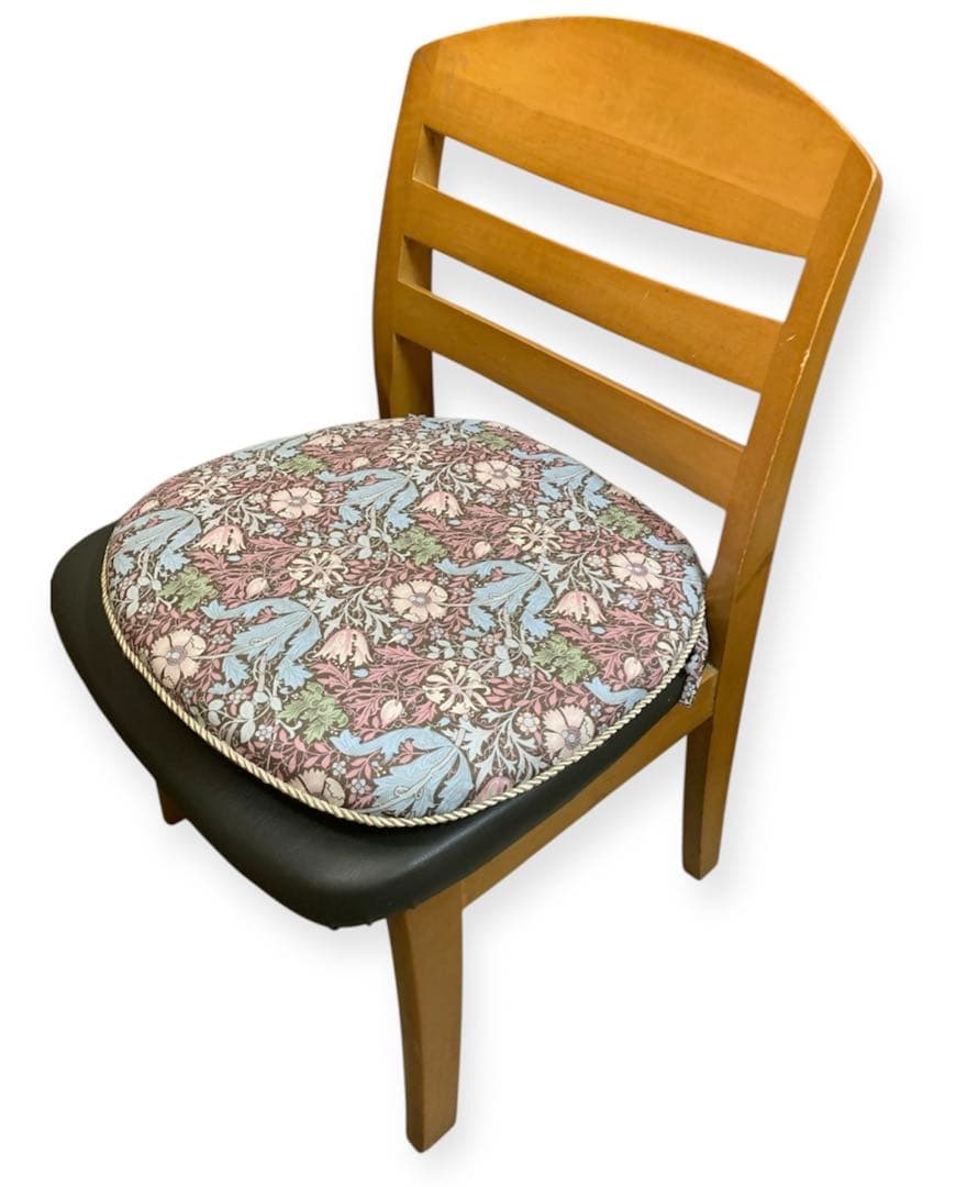 コンプトン柄　ダイニングシートクッション　4枚セット