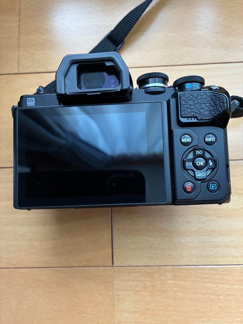 OLYMPUS OM-D E-M10 mark3 単焦点25㎜　f1.8レンズ