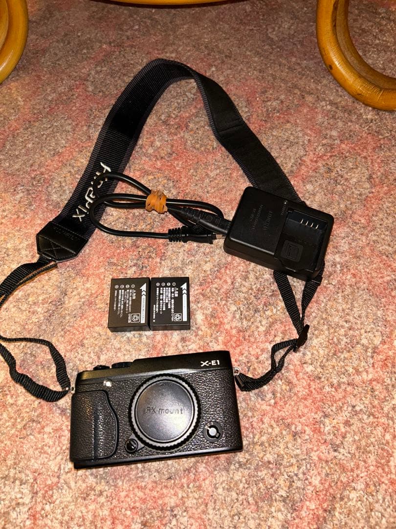 FUJIFILM X-E1 ミラーレス一眼カメラ ブラック