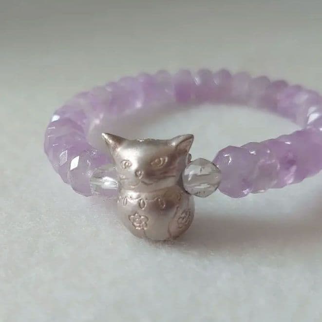 ラベンダーアメジスト　ハンドメイドパーツ猫ブレスレット　素敵な逸品